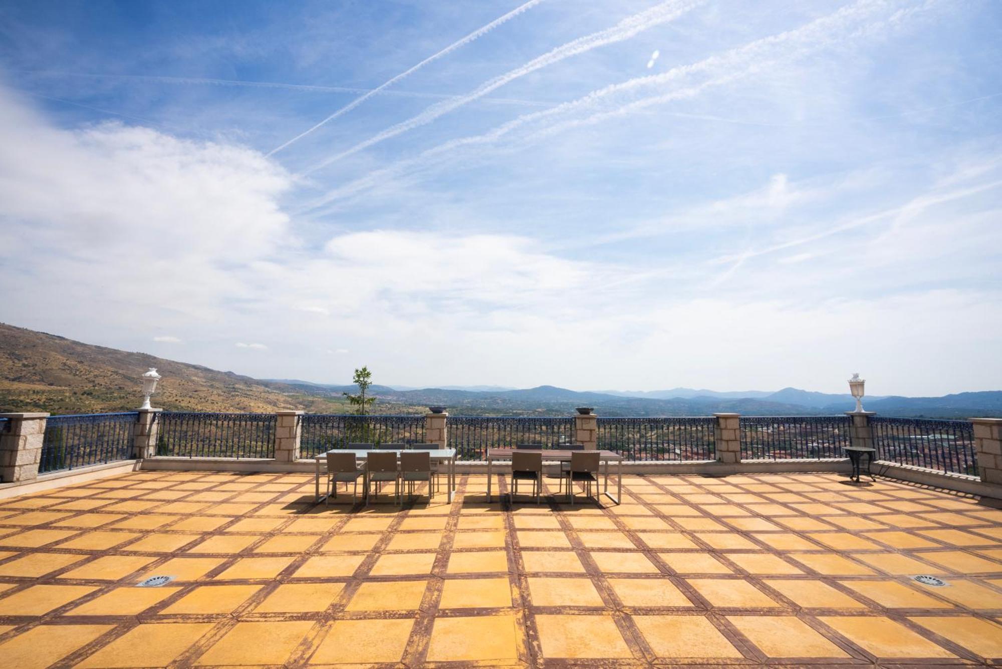 Mansion Con Jacuzzi A 40 Grados, Gran Piscina Y Padel Villa El Tiemblo Exteriör bild