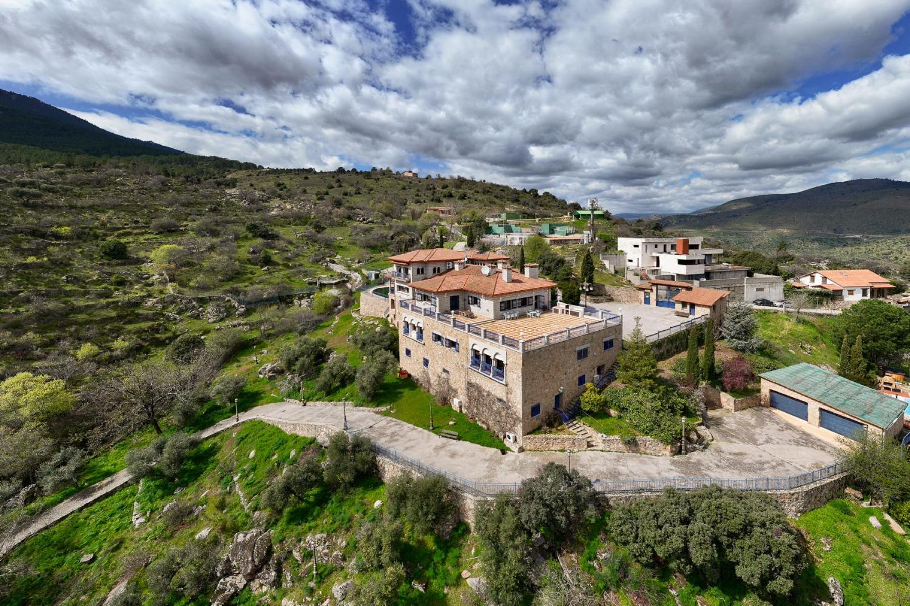 Mansion Con Jacuzzi A 40 Grados, Gran Piscina Y Padel Villa El Tiemblo Exteriör bild
