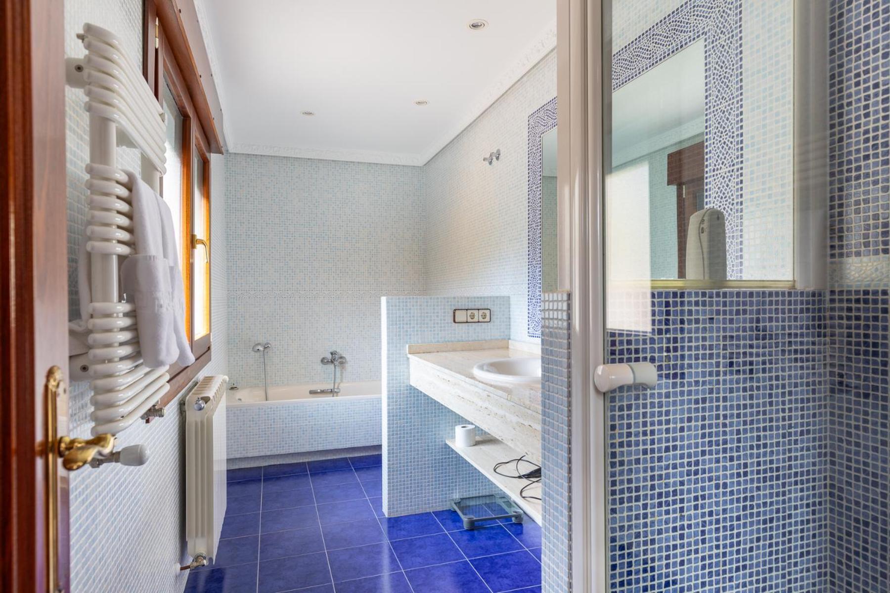 Mansion Con Jacuzzi A 40 Grados, Gran Piscina Y Padel Villa El Tiemblo Exteriör bild