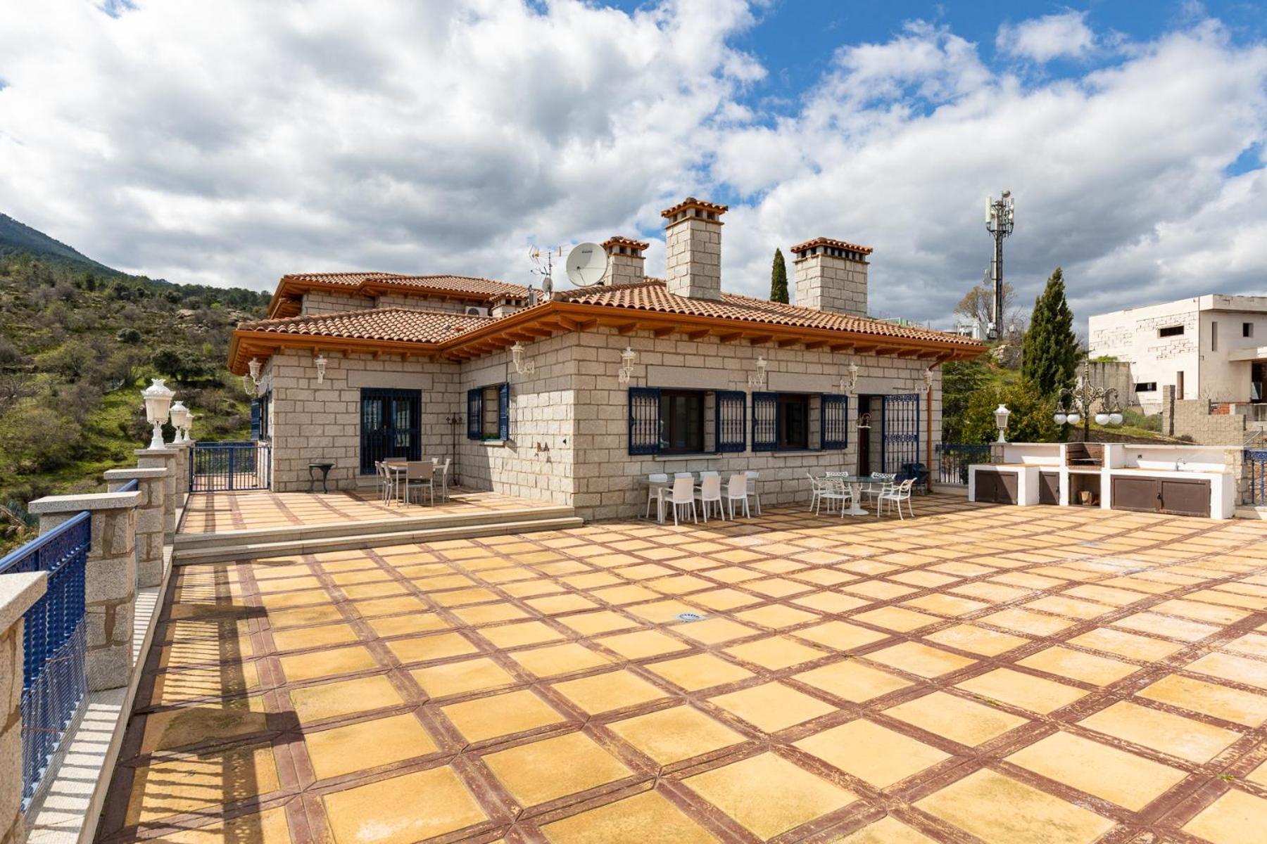 Mansion Con Jacuzzi A 40 Grados, Gran Piscina Y Padel Villa El Tiemblo Exteriör bild