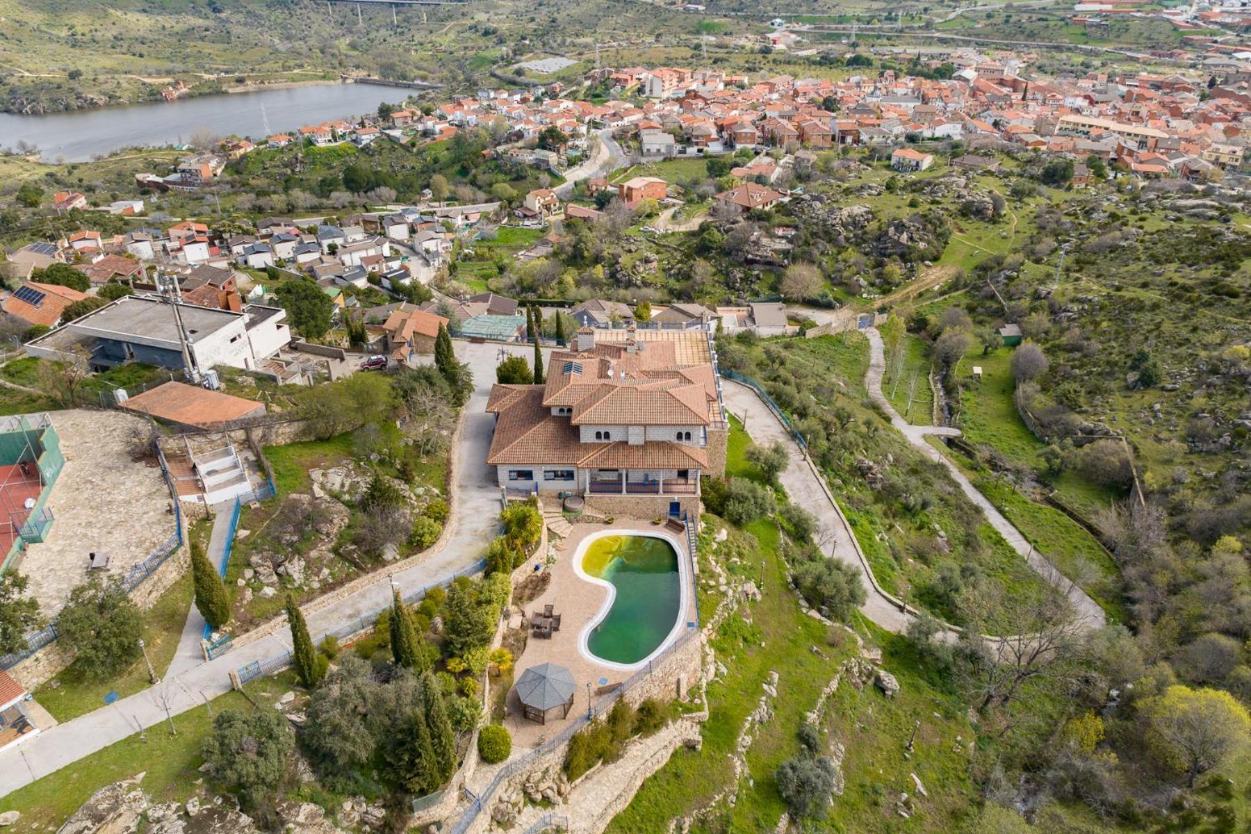 Mansion Con Jacuzzi A 40 Grados, Gran Piscina Y Padel Villa El Tiemblo Exteriör bild