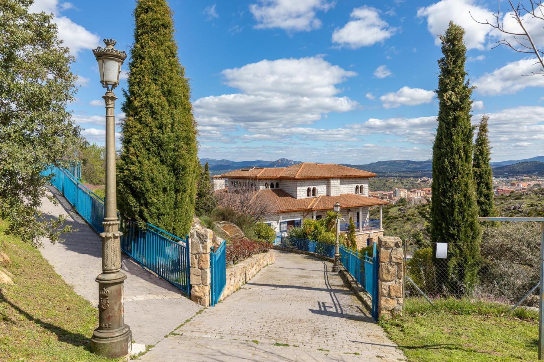 Mansion Con Jacuzzi A 40 Grados, Gran Piscina Y Padel Villa El Tiemblo Exteriör bild